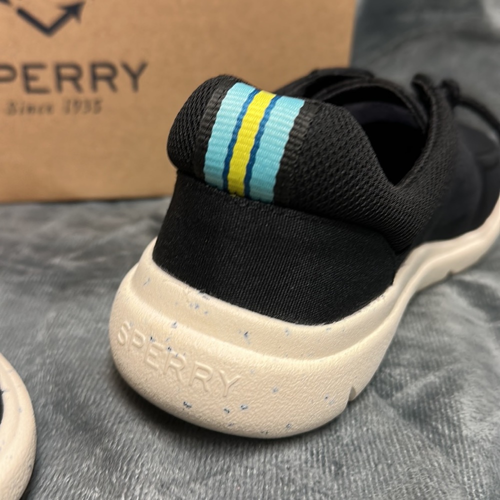 Hott Sale 🔥Sperry shoes like new 💕 last price drop! - Picture 3 of 5